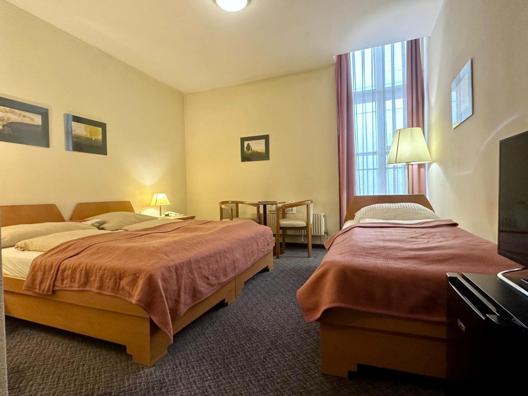 Very Central Apartments, 5 Min To City Center, No Reception Bécs Kültér fotó