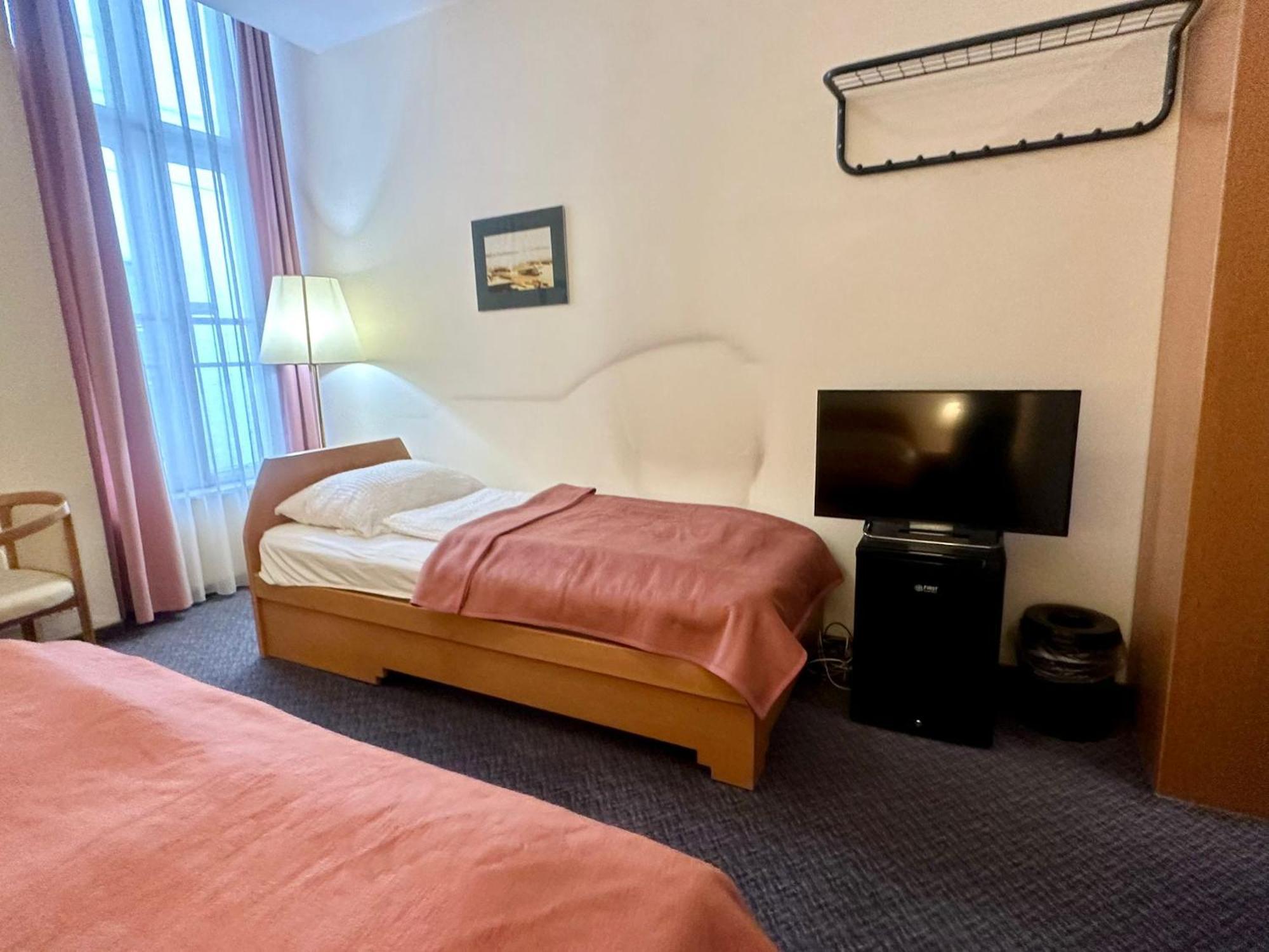 Very Central Apartments, 5 Min To City Center, No Reception Bécs Kültér fotó