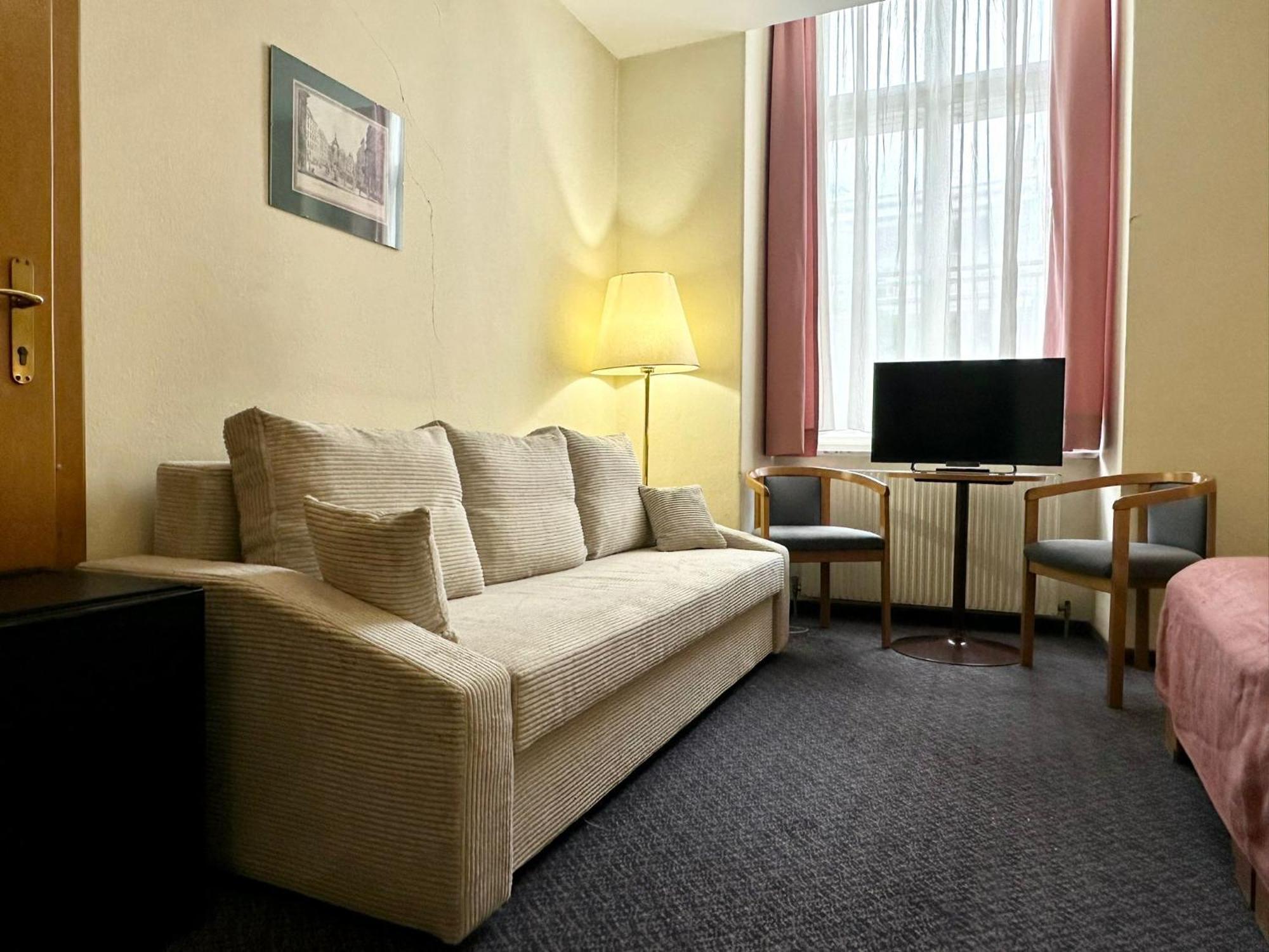 Very Central Apartments, 5 Min To City Center, No Reception Bécs Kültér fotó