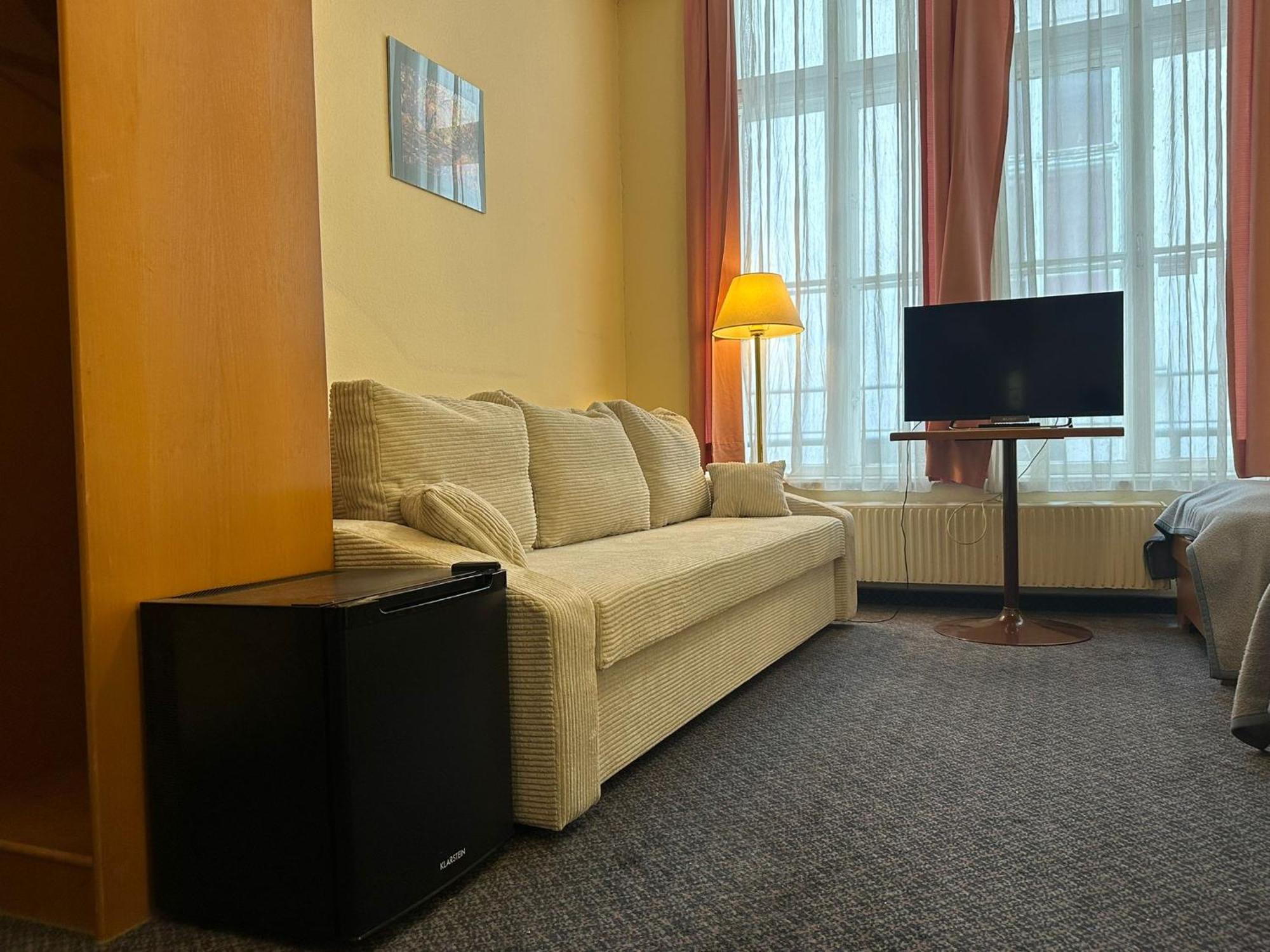Very Central Apartments, 5 Min To City Center, No Reception Bécs Kültér fotó