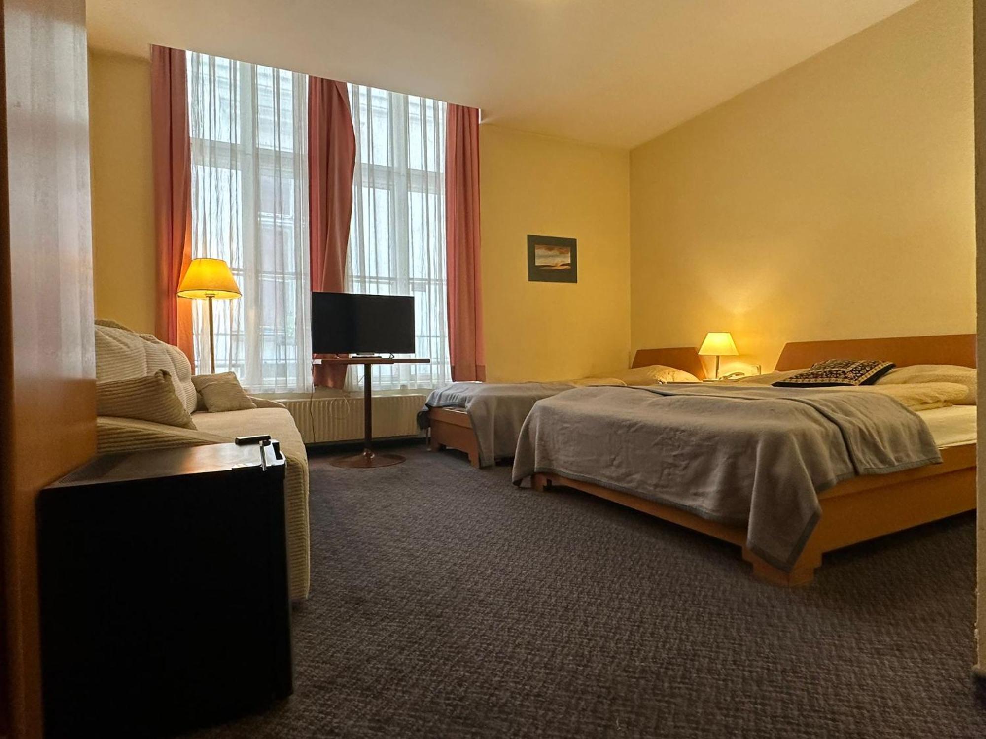 Very Central Apartments, 5 Min To City Center, No Reception Bécs Kültér fotó