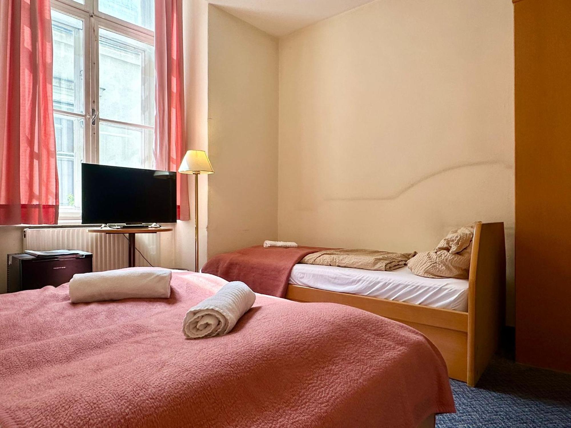 Very Central Apartments, 5 Min To City Center, No Reception Bécs Kültér fotó