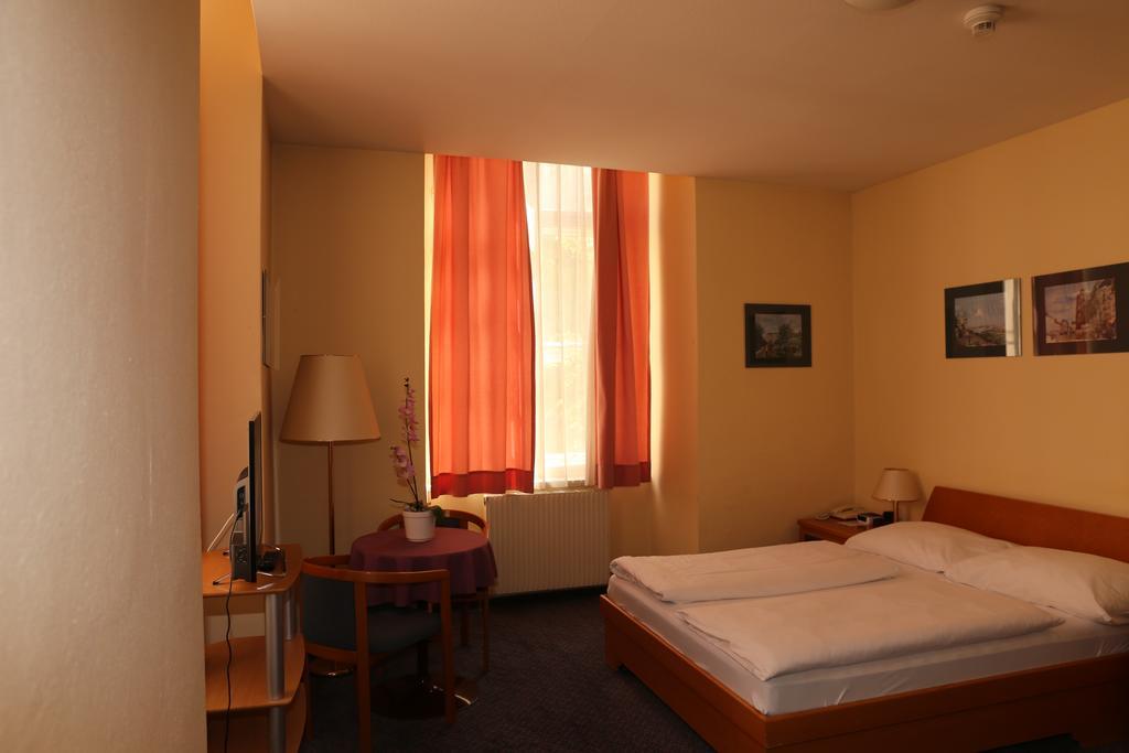 Very Central Apartments, 5 Min To City Center, No Reception Bécs Kültér fotó