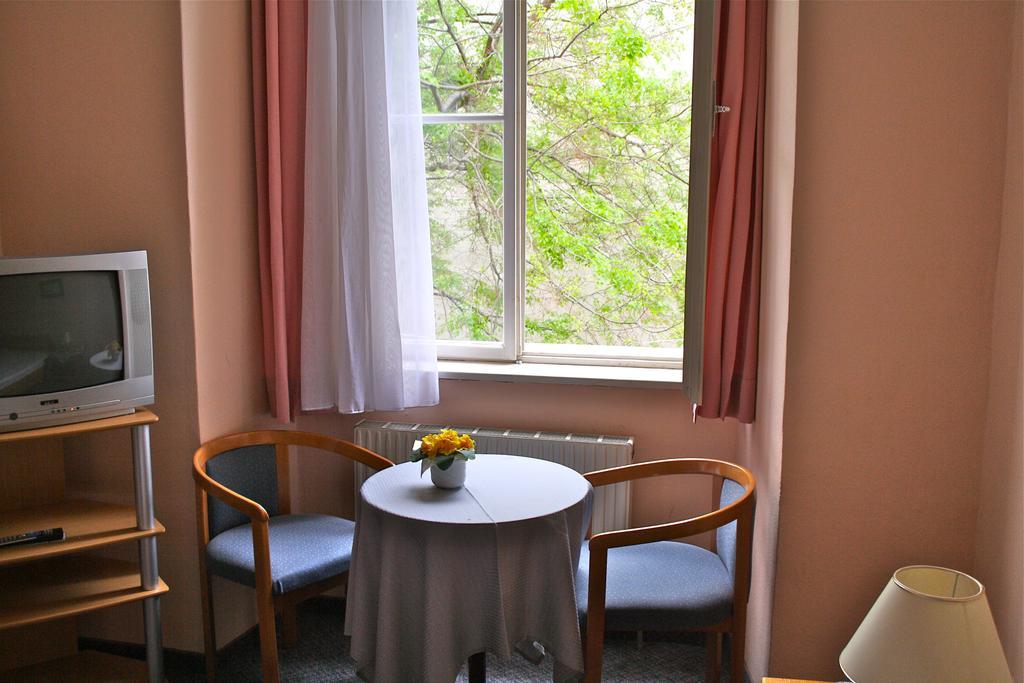 Very Central Apartments, 5 Min To City Center, No Reception Bécs Kültér fotó